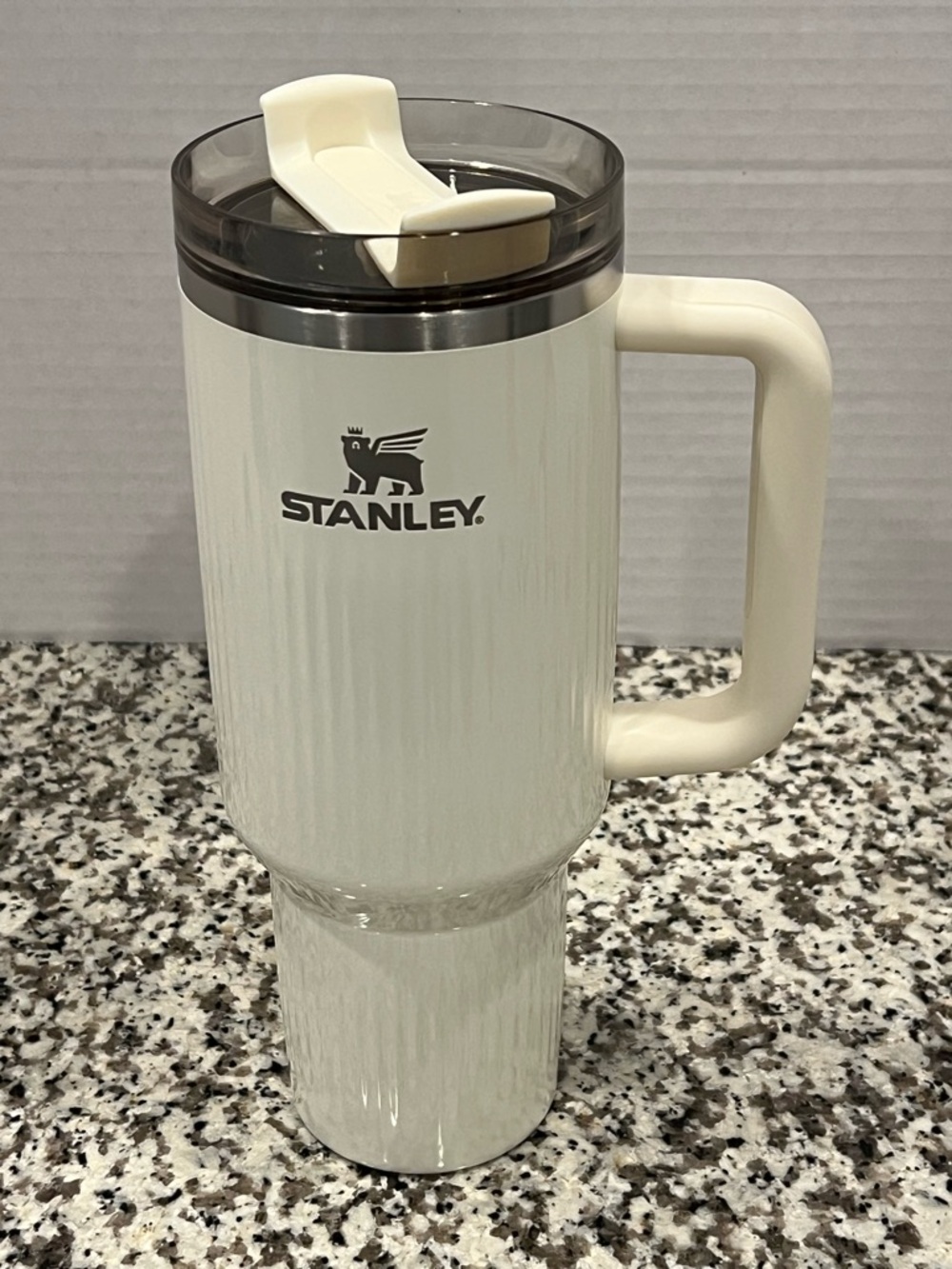 Stanley Ivory/White with Handle New 40 ox